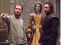 Darren Aronofsky discusses a scene with Rachel Weisz and Hugh Jackman in The Fountain 
Click image to expand.