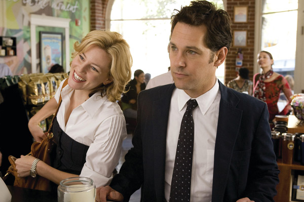Elizabeth Banks and Paul Rudd in Role Models.