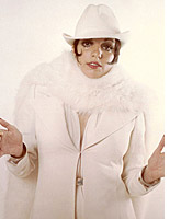 Liza Minnelli in white. Click image to expand.