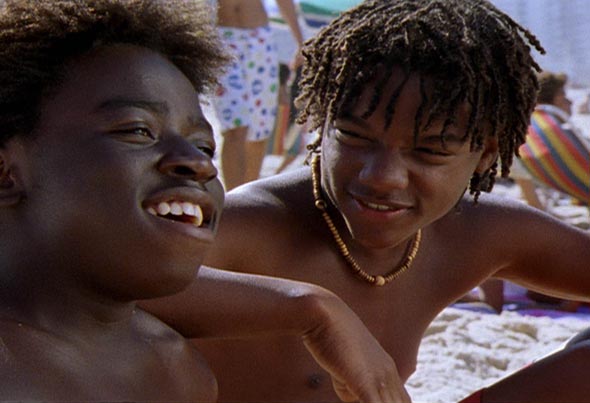 Douglas Silva as Acerola and Darlan Cunha as Uólacé in City of Men.