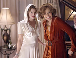 Drew Barrymore and Jessica Lange in Grey Gardens.