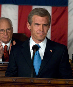 Richard Dreyfuss as Dick Cheney and Josh Brolin as George W. Bush in W.