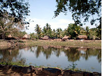 The village well and the huts in Chetichavady