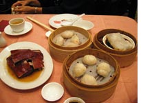 The roast suckling pork and dim sum at Yung Kee: really delicious
