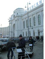Moscow’s Kiev Station. Click image to expand.