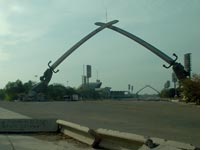 A favorite spot for souvenir pictures. Click image to expand.