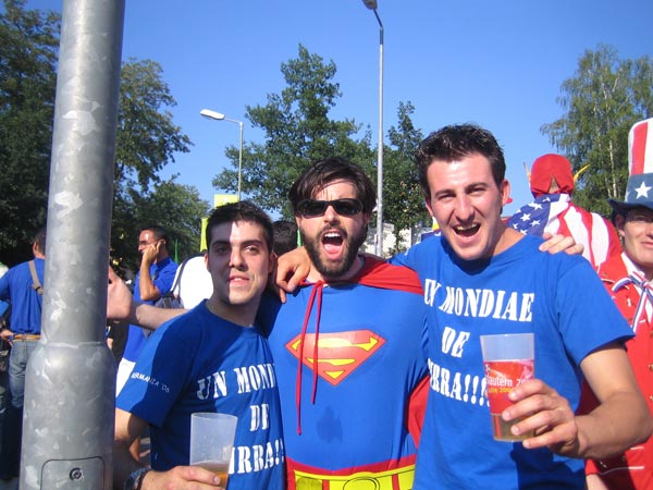 Superman and two of his Italian fans.