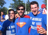 Superman and two of his Italian fans
Click image to expand