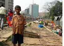 The Karwan Bazar slum. Click image to expand.