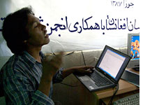 Fekrat leads a blogging workshop in Bamiyan. Click image to expand.