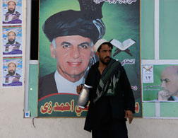 A Ghani supporter. Click image to expand.