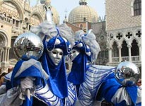 Street performers at Piazza San Marco.
Click image to expand.