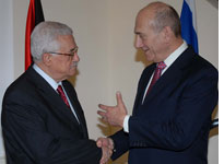 Palestinian leader Mahmoud Abbas meets with Israeli PM Ehud Olmert 
Click image to expand.