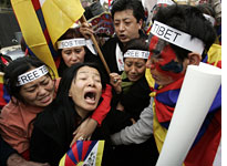 Protesters demonstrate outside the Chinese Consulate in Barcelona. Click image to expand.