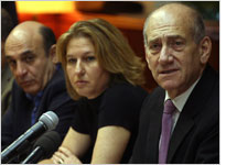 Shaul Mofaz (left) and Tzipi Livni listen as Ehud Olmert speaks. Click image to expand