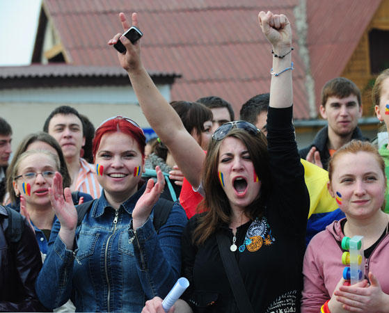 Moldovan students protest in Romania against Moldovan President Vladimir Voronin and the Communist Party.