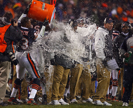 The Bears' Adewale Ogunleye dumps Gatorade on coach Lovie Smith.