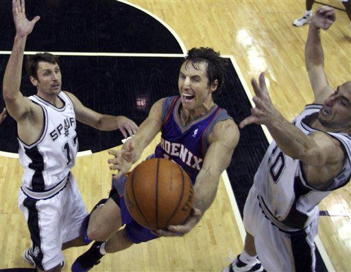Brent Barry, Steve Nash, and Manu Ginobili in a Suns-Spurs game.
