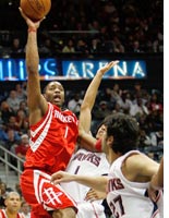 Tracy McGrady makes a shot over Josh Childress. Click image to expand.