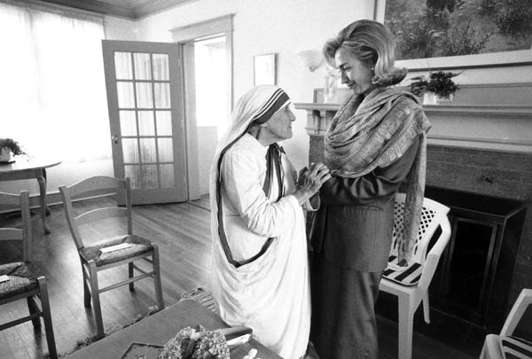 Mother Teresa and Hillary Clinton in 1995.