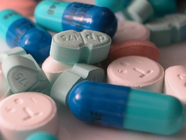 Pharmaceutical manufacturers are giving money to the Obama campaign.