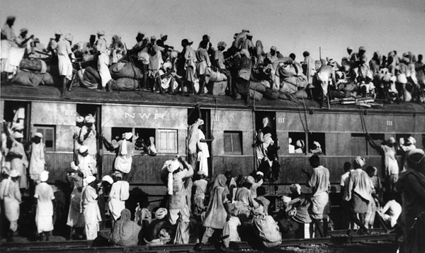 Muslim refugees trying to flee India and head to Pakistan in 1947.