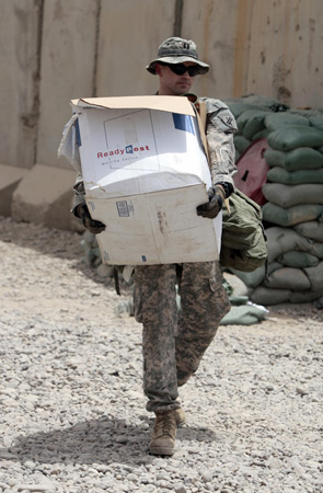 A U.S. soldier packing up.