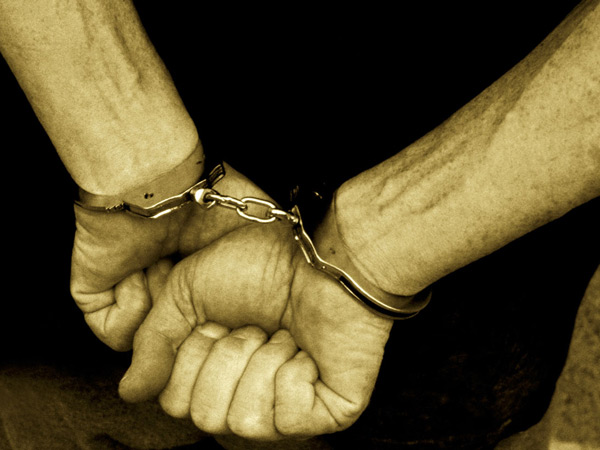 Can you accidentally strangle yourself with handcuffs?