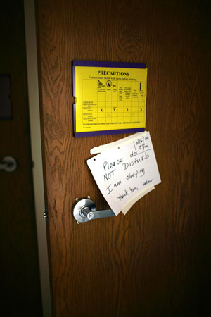 The "Please do not disturb" sign.