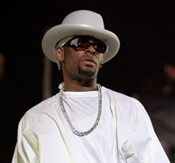 R. Kelly performs during the 'Best of Both Worlds' tour in 2004.