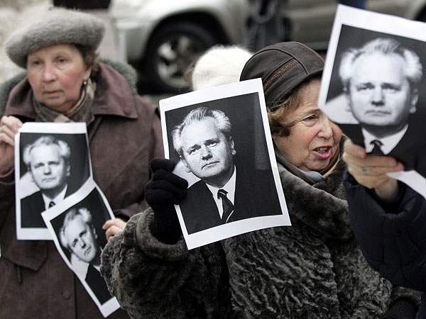 Russian Communist Party supporters hold pictures of Milosevic.