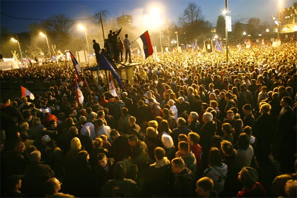 Serbians in Belgrade protest Kosovo's independence.