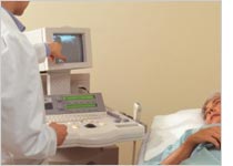 Photograph of technician talking with patient by Keith Brofsky/Getty Images Inc.
