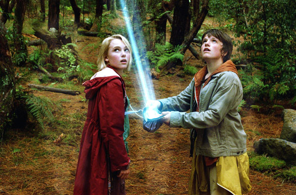Annasophia Robb and Josh Hutcherson in Bridge to Terabithia.