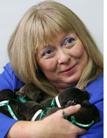 Bernann Mckinney and her 5 cloned puppies.(Photo by Chung Sung-Jun/Getty Images)