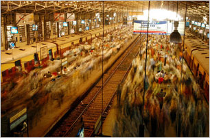 TODAY'S PICTURES: Everyday life in Mumbai.