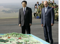 Chinese President Hu Jintao and Russian President Vladimir Putin. Click image to expand.