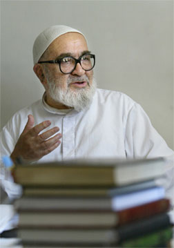 Iranian dissident cleric, Grand Ayatolla.