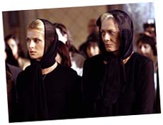 Sophia (Kinski) and Graziella (Redgrave)
