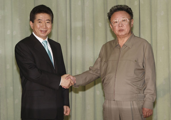 South Korea's President Roh Moo-Hyun and North Korea's leader Kim Jong-Il (R).
